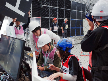 標準性能評価ドローンチャレンジ競技風景