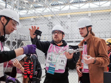 標準性能評価ドローンチャレンジ競技風景