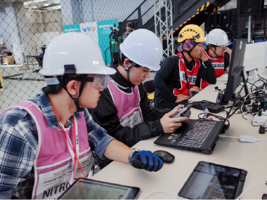 標準性能評価ドローンチャレンジ競技風景